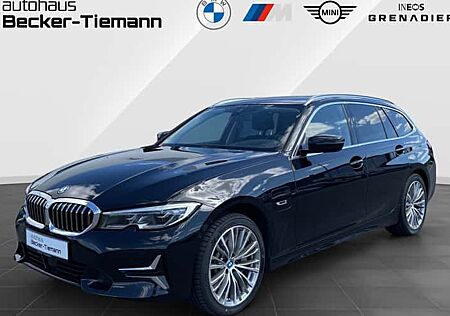 BMW 3er 330e xDrive Touring Luxury Line Auto. 5 Türen