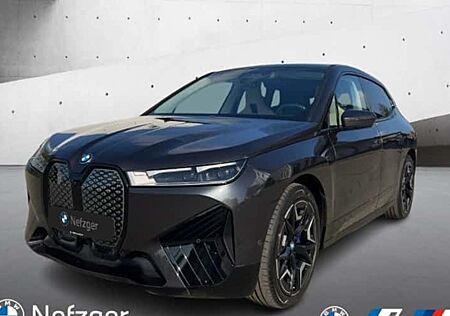BMW iX xDrive45 5 Türen