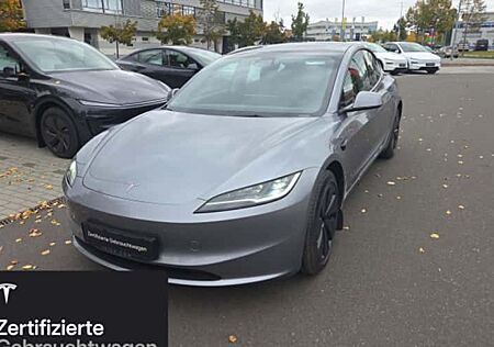 Tesla Model 3 Hinterradantrieb RWD 4 Türen
