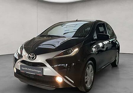 Toyota Aygo 1,0-l-VVT-i x-play touch 5 Türen