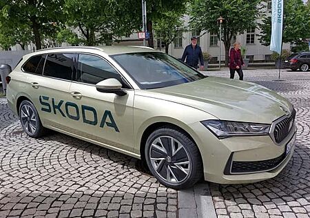 Skoda Superb 1.5 TSI mHEV DSG Selection Combi 5 Türen