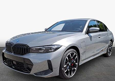 BMW 3er 330e xDrive Automatik 4 Türen