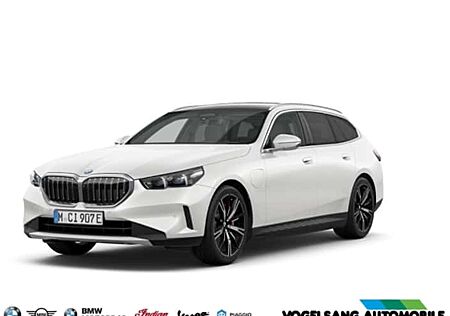 BMW 5er 550e xDrive Touring A 5 Türen