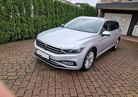 VW Passat Volkswagen Variant Elegance*2,0*Automatik*Alcantara