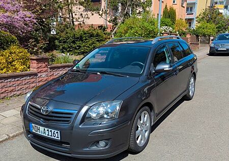 Toyota Avensis Kombi 2.0 l VVT-i Benzin Schalter