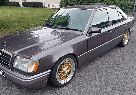 Mercedes-Benz 200 W124