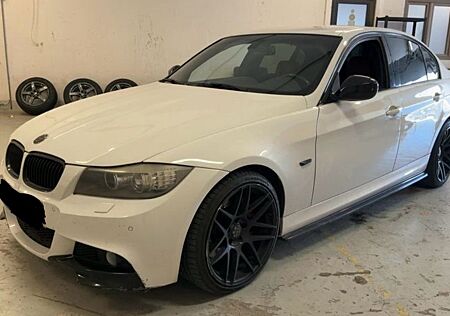 BMW 335i xDrive*AKRAPOVIC*VOLLEDER*H&K*AUT*