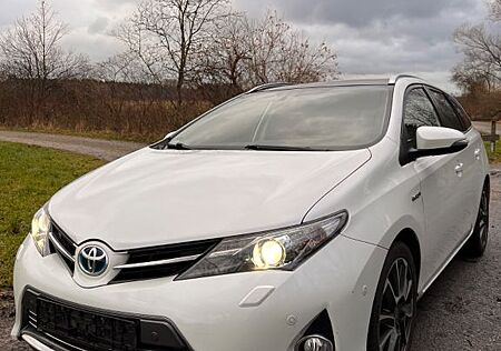 Toyota Auris Hybrid Executive-Bi-Xenon-Navi-Pano