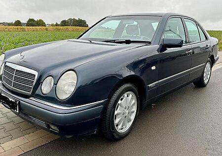 Mercedes-Benz E 320 ELEGANCE V6-Zylinder