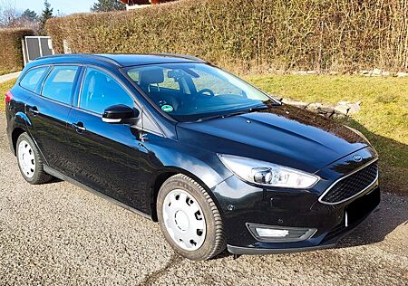 Ford Focus 1,5 TDCi Navi AHK Klima Park-Lenk 8Fach