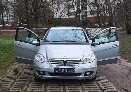 Mercedes-Benz A 200 CDI ELEGANCE AUTOMATIK CHECKHEFT XENON
