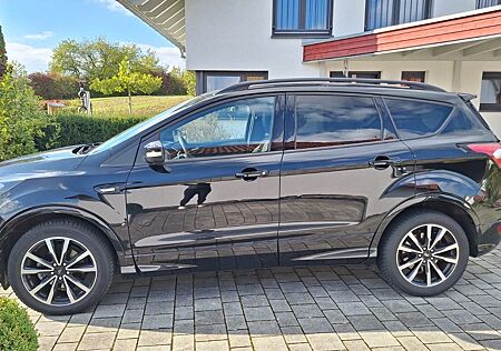 Ford Kuga 1,5 EcoBoost 4x2 110kW Black & Silver B...