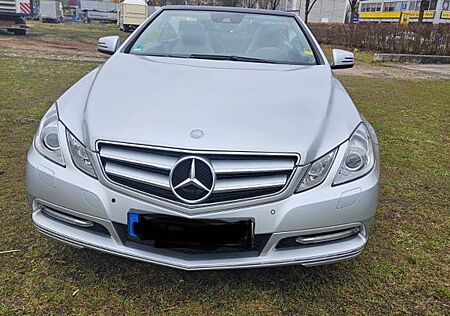 Mercedes-Benz E 200 Cabriolet CGI BlueEFF. AVANTGARD...