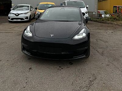 Tesla Model 3 LANGSTRECKENBATT. ALLRADANTRIEB
