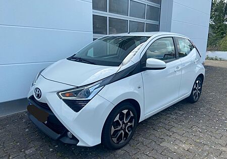 Toyota Aygo (X) Aygo (X) Play TeamD*Kamera,Klima,Bluetooth,mwst.