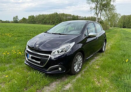 Peugeot 208 1.2 Allure PureTech Pano Sitzheizung 2.Hand