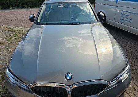 BMW 320i Sport Line Automatik Sport Line
