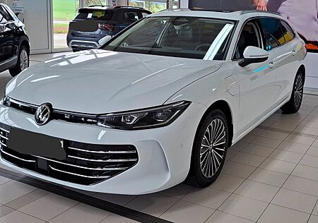 VW Passat Volkswagen 1.5 eHybrid OPFDSG Elegance PAN Leder AHK
