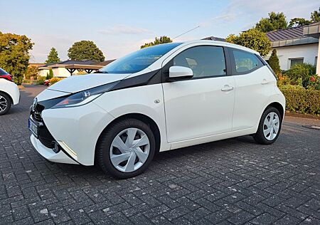 Toyota Aygo (X) Aygo (X) 1,0-l-VVT-i x-play touch x-play touch
