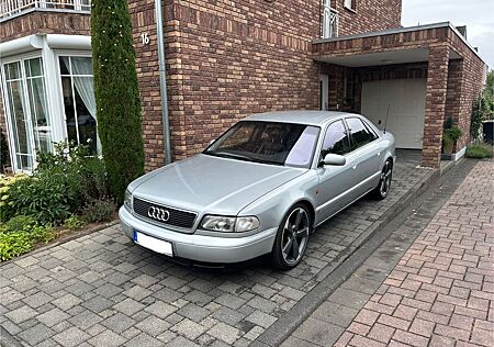 Audi A8 4.2 quattro tiptronic -