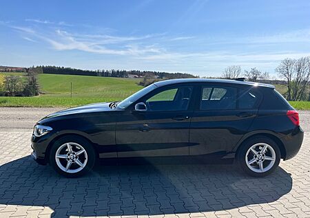 BMW 116i 1er LED PDC Sitzheizg. Scheckheft 8 Reifen