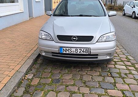 Opel Astra 1.6 -