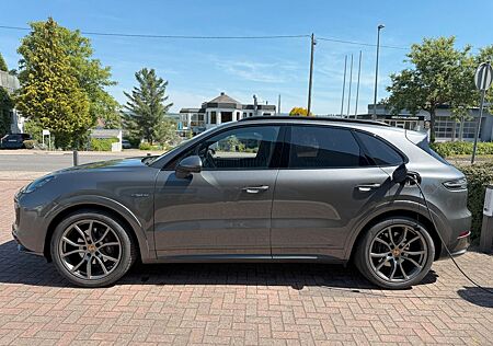 Porsche Cayenne E-Hybrid - mit Vollausstattung