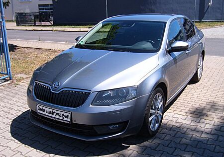 Skoda Octavia Lim. Elegance sehr gepflegt Scheckheft