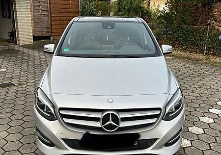 Mercedes-Benz B 250 DCT Urban Top Ausstattung Leder Pano LED