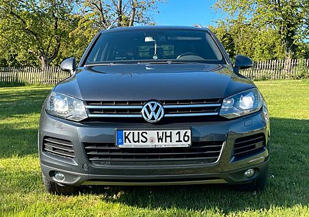 VW Touareg Volkswagen 3.0 V6 TDI Tiptr Exclusive BMot Tech...