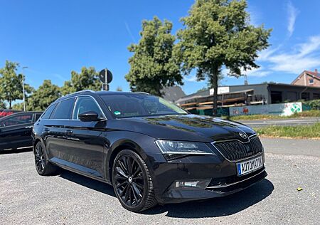 Skoda Superb Combi Premium Edition 4x4*Panorama*Kamera