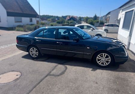 Mercedes-Benz 320 E Benzin guter Zustand Avantgarde-Ausstattg.