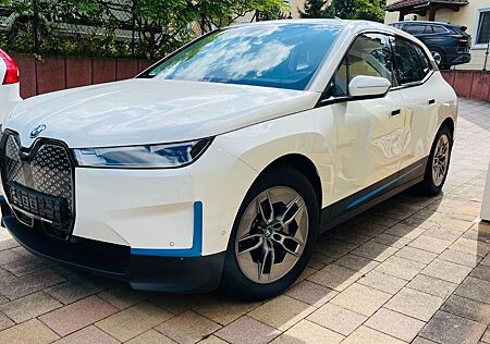 BMW iX xDrive40.DRIVING ASSISTANT PROFESSIONAL