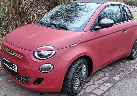 Fiat 500E Icon Cabrio 42 kWh Icon foliert matt beere