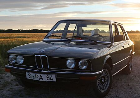 BMW 528i e12