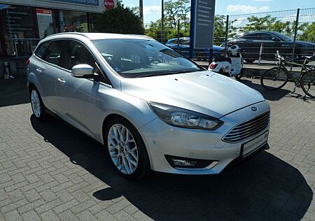 Ford Focus Turnier Titanium Scheckheft gepflegt
