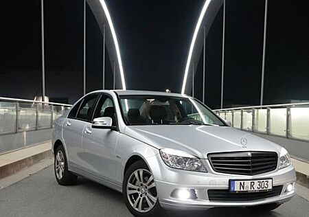 Mercedes-Benz C 180 CGI BlueEFFICIENCY Autom. -