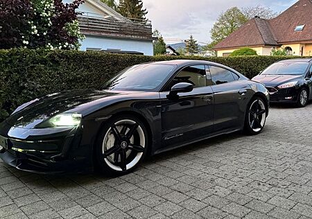 Porsche Taycan Turbo