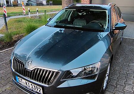 Skoda Superb 2.0 TDI, 140kW, AHK, Navi, Ledersitze