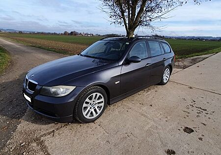BMW 318d Touring Panorama NAVI SHZ AHK PDC KLIMAAUT