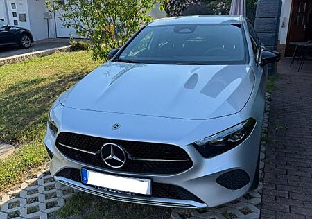 Mercedes-Benz A 200 Advanced Plus-Multibeam-Ambiente Beleucht