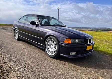 BMW 328i E36 coupé (M Paket)