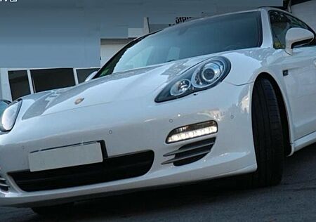 Porsche Panamera 4 -