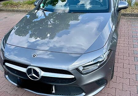 Mercedes-Benz A 180 - Mountaingrau / Allwetterreifen / TÜV neu