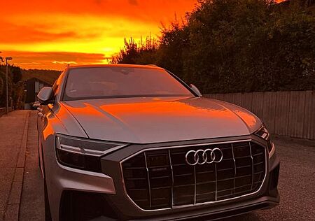 Audi Q8 50 TDI*Quattro*LUFTF.*S-LINE*STHZ*AHK*B&O*SC*