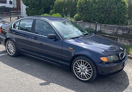 BMW 320i -