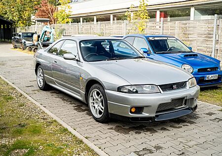 Nissan Skyline R33 GTR