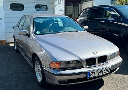 BMW 523i E39 2. Hand Neu TÜV