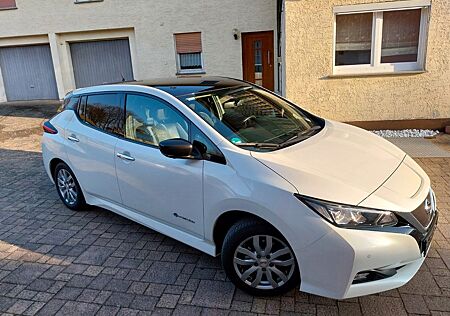 Nissan Leaf gebraucht kaufen Nissan Leaf (ZE1) 110kW/150 PS 40KWH TEKNA