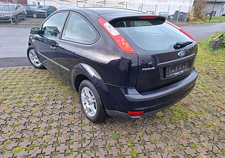 Ford Focus 80ps Tüv&Neu 8x bereift Alu Klima esp